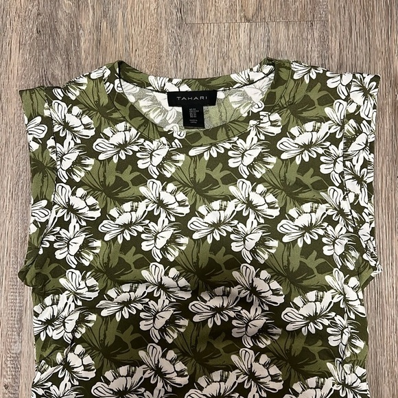 Tahari Sleeveless Floral Print Top​​​​ - Picture 2 of 13